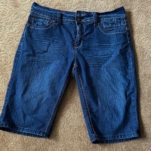 Royalty Jean Shorts
Size 12 Women’s